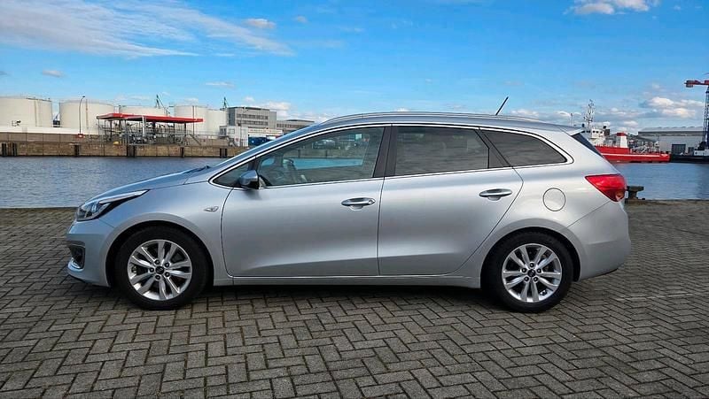 Gebraucht Kia Ceed DREAM-TEAM Edition 101 PS (74 kW) 2017 Grau Kleinwagen