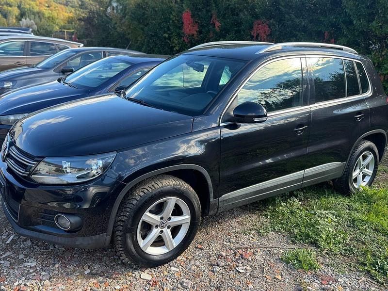 Gebraucht VW Tiguan LOUNGE 140 PS (102 kW) 2015 Schwarz SUV