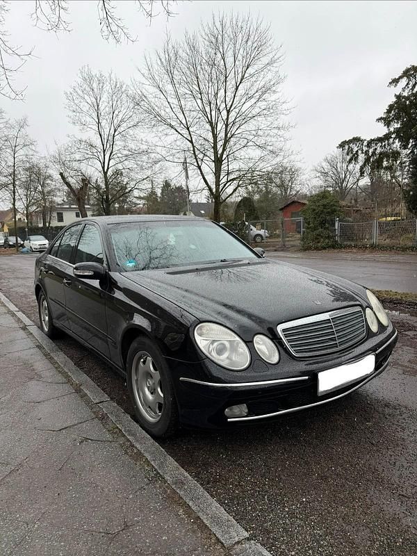 Gebraucht Mercedes E220 150 PS (110 kW) 2003 Schwarz Limousine