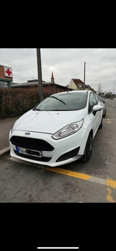 Weiß Gebraucht 2016 Ford Fiesta Celebration Kleinwagen | 4.300 € (Guter Preis) - Bild 1/4