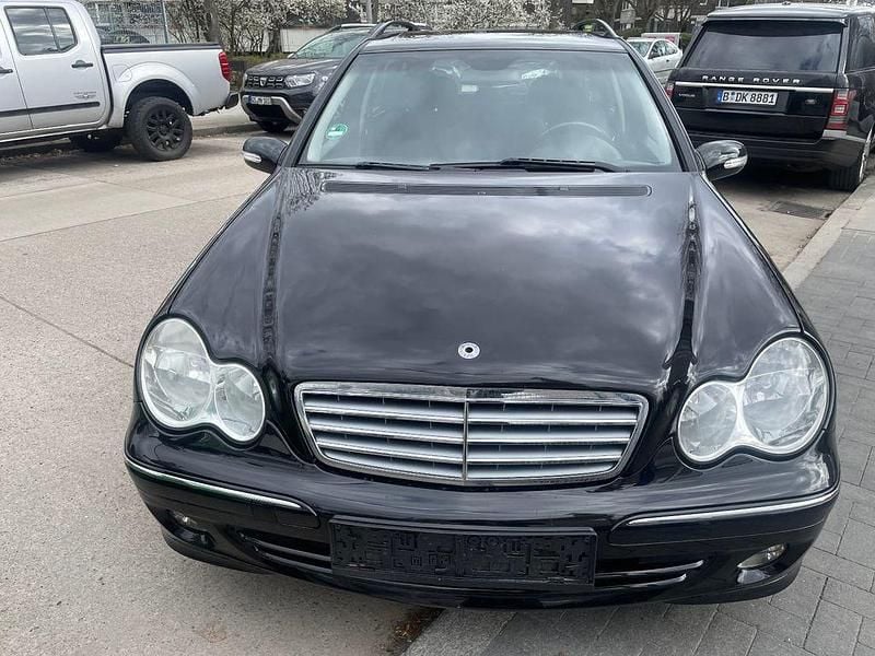Second-hand Mercedes C200 Elegance 163 CP (119 kW) 2005 Negru Break