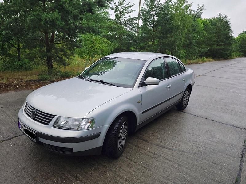 Grau Gebraucht 1997 VW Passat Limousine | 850 € (Guter Preis) - Bild 1/4