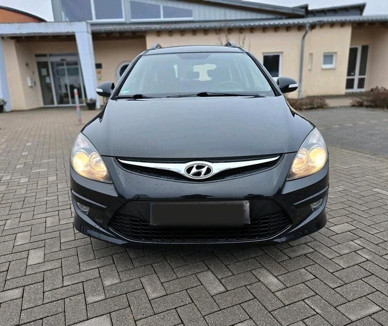 Gebraucht Hyundai i30 92 PS (67 kW) 2011 Schwarz Kombi