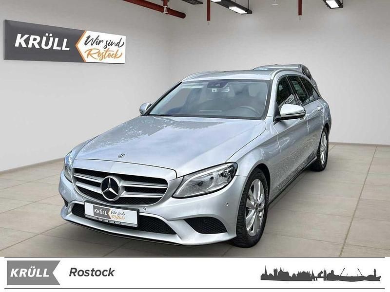 Silber Gebraucht 2018 Mercedes C200 Limousine | 21.990 € (Superpreis) - Bild 1/4