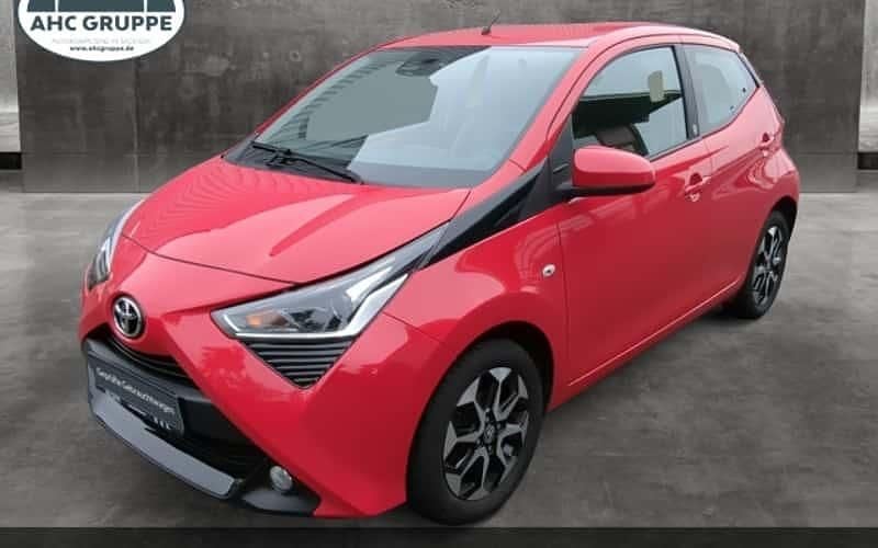Rot Gebraucht 2021 Toyota Aygo X-play Kleinwagen | 9.990 € (Guter Preis) - Bild 1/4