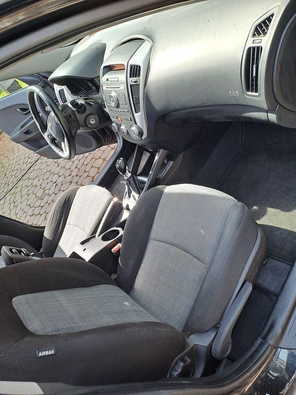 Gebraucht Kia Ceed Spirit 116 PS (85 kW) 2011 Schwarz Kleinwagen