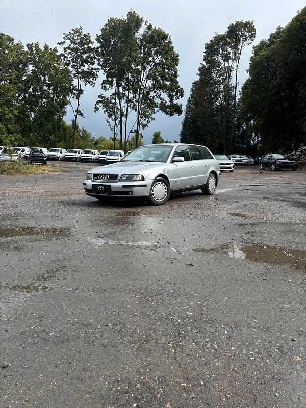 Silber Gebraucht 2000 Audi A4 Kombi | 1.900 € (Guter Preis) - Bild 1/4