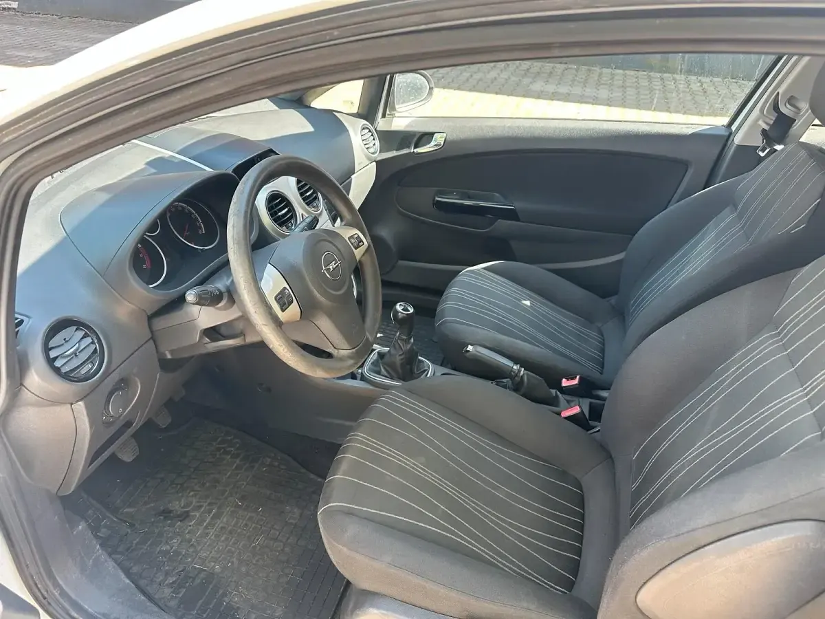 Gebraucht Opel Corsa 80 PS (58 kW) 2008 Weiß Kleinwagen