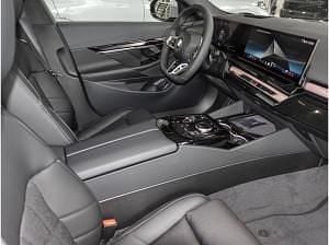 Neu BMW 520 M Sport 197 PS (144 kW) 2026 Grau (m brooklyn grau metallic) Kombi