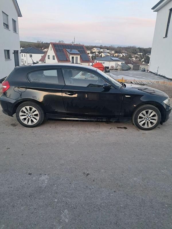 Gebraucht BMW 118 143 PS (105 kW) 2007 Schwarz Kleinwagen