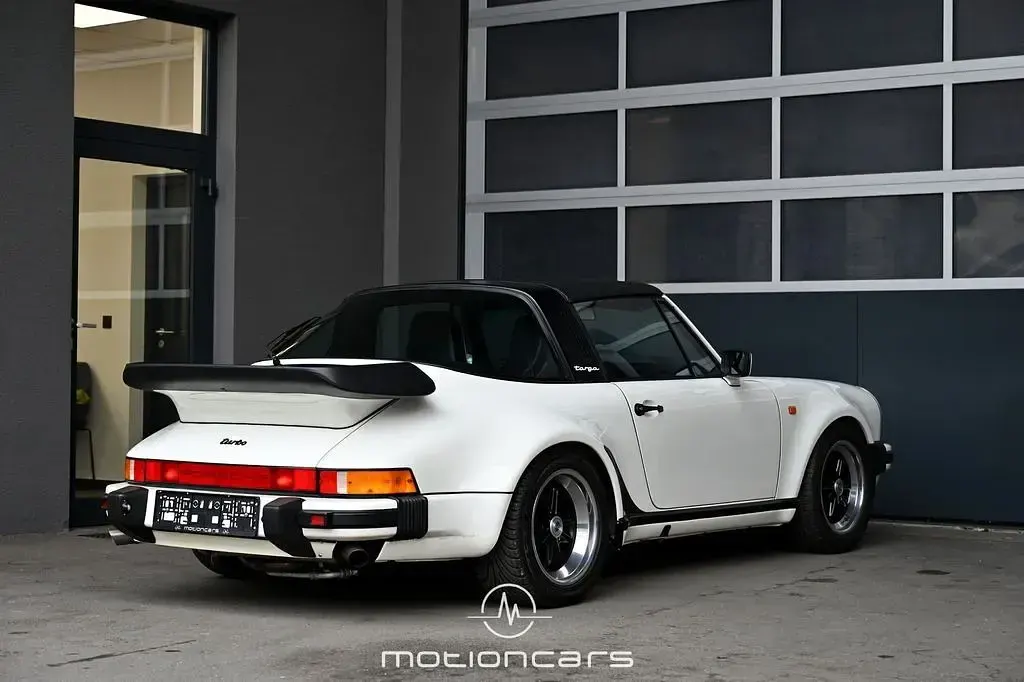 Second-hand Porsche 911 330 CP (242 kW) 1983 Alb Cabrio