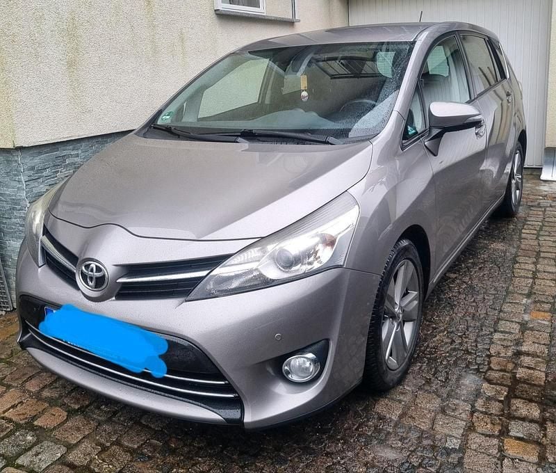Gebraucht Toyota Verso 150 PS (110 kW) 2014 Andere farben Van / Kleinbus
