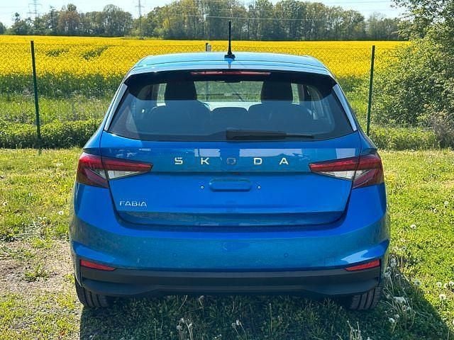 Neu Skoda Fabia Tour 80 PS (58 kW) 2025 Blau Kleinwagen