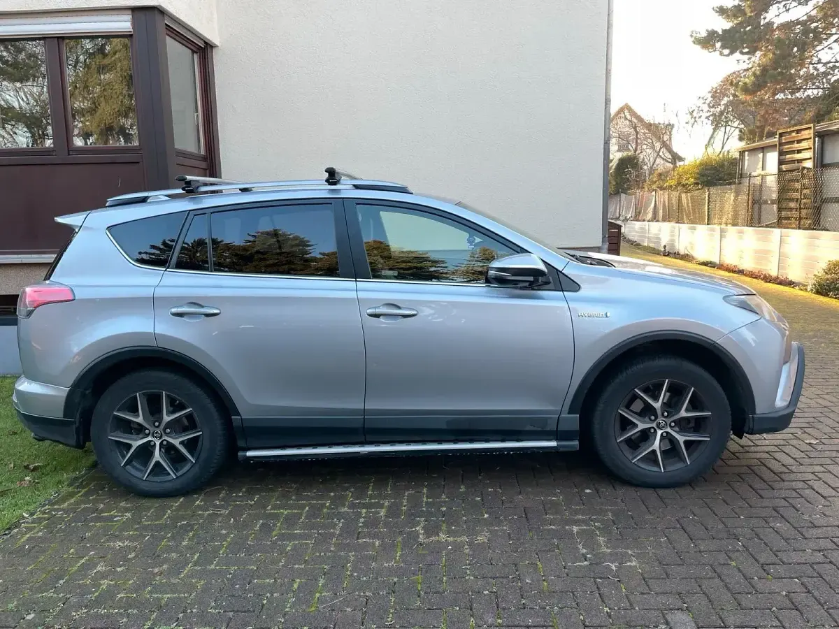 Gebraucht Toyota RAV4 155 PS (114 kW) 2017 Silber SUV