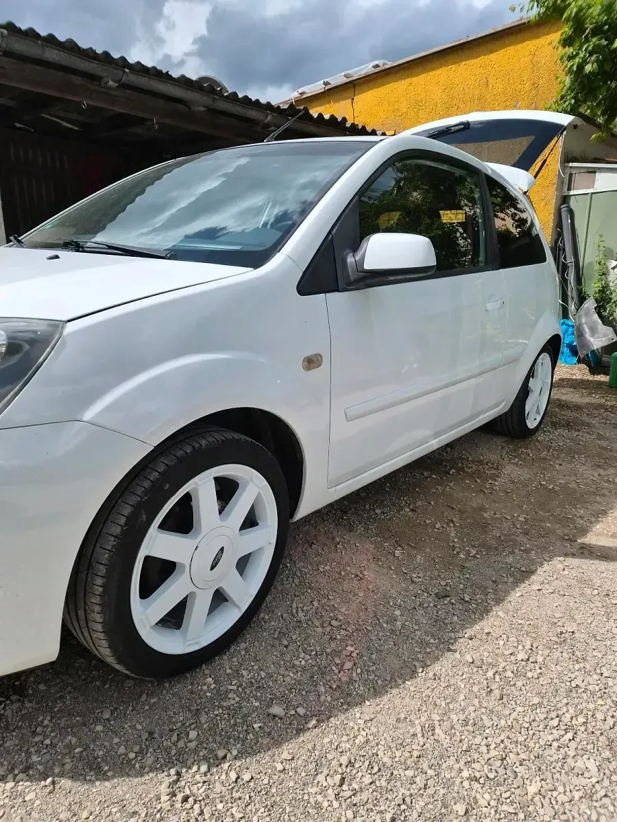 Używany Ford Fiesta 69 KM (50 kW) 2008 Biały Hatchback