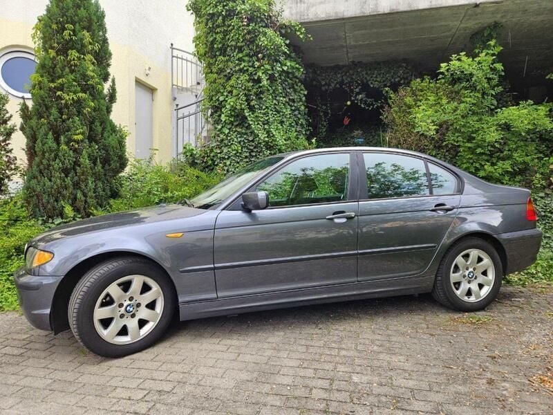 Grau Gebraucht 2002 BMW 318 Limousine | 2.500 € (Fairer Preis) - Bild 1/4