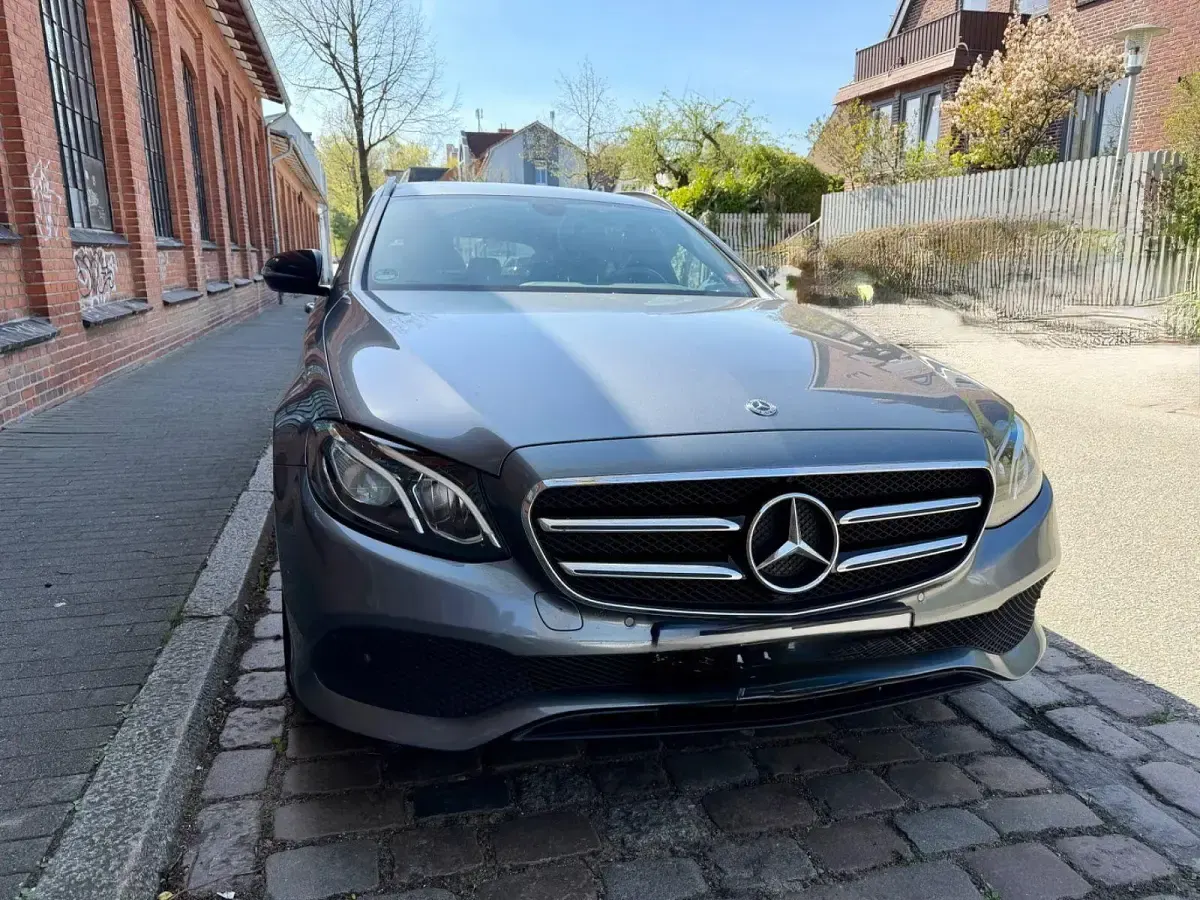 Gebraucht Mercedes E220 194 PS (142 kW) 2020 Grau Kombi