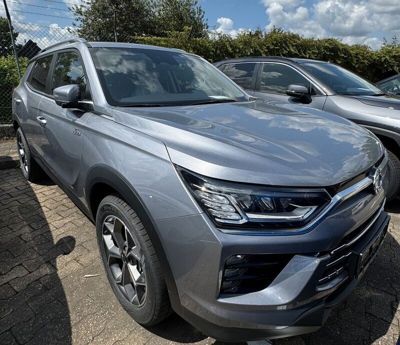 Grau Neu 2025 Ssangyong Korando SUV | 28.499 € - Bild 1/4
