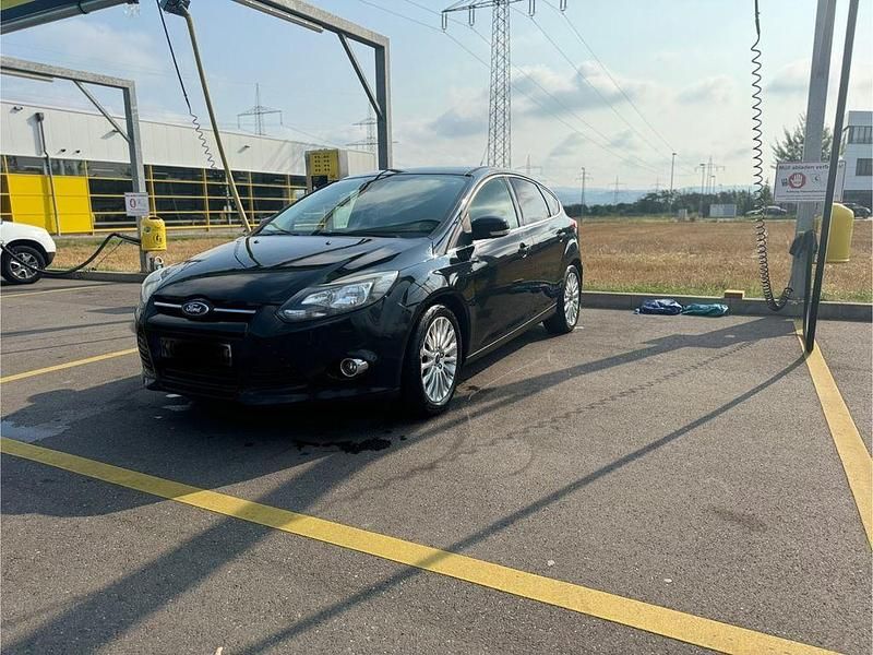 Schwarz Gebraucht 2013 Ford Focus SYNC Edition Limousine | 5.400 € (Fairer Preis) - Bild 1/4