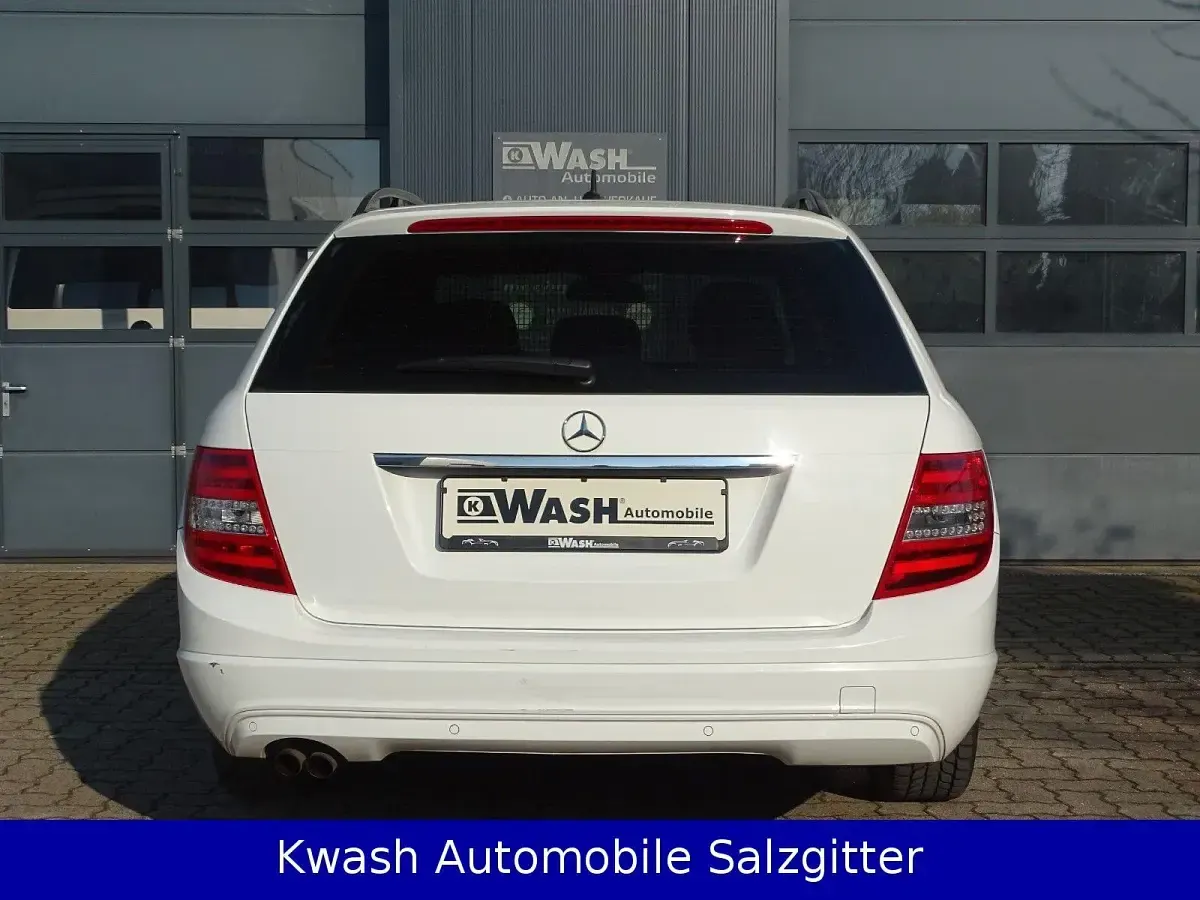 Używany Mercedes C180 156 KM (114 kW) 2013 Biały Kombi