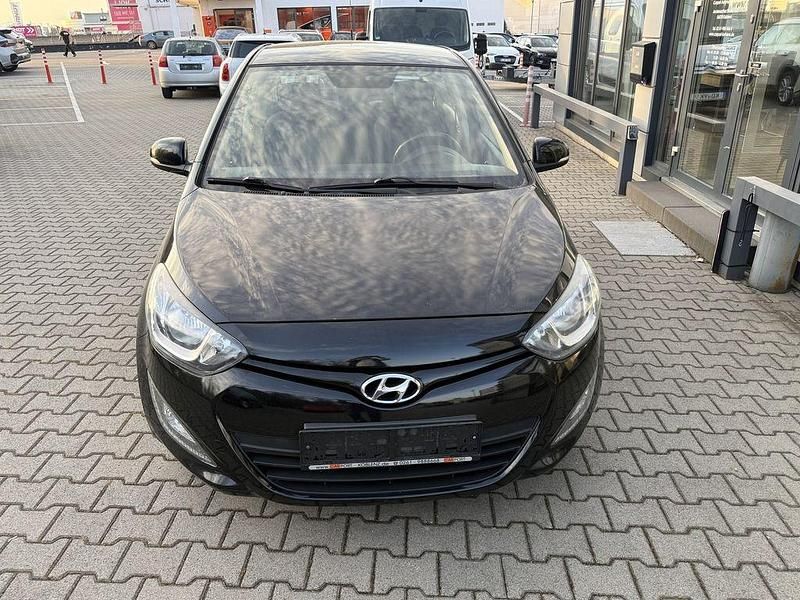 Gebraucht Hyundai i20 Classic 86 PS (63 kW) 2012 Schwarz Kleinwagen