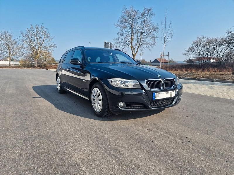 Gebraucht BMW 320 184 PS (135 kW) 2011 Schwarz Kombi