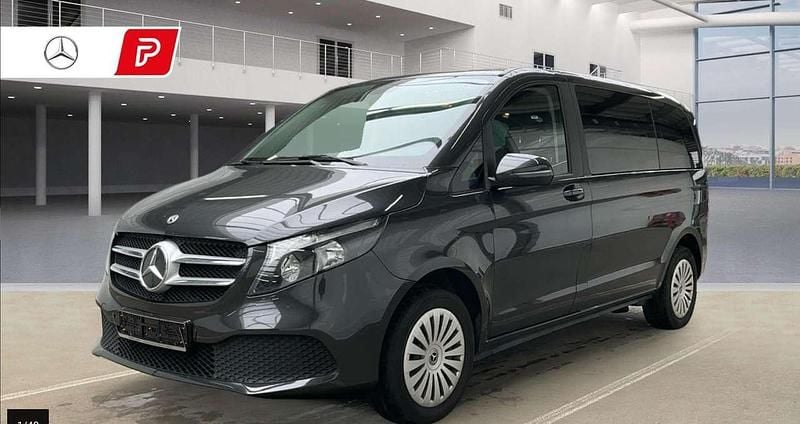 Graphitgrau Gebraucht 2021 Mercedes V220 Van / Kleinbus | 32.890 € (Superpreis) - Bild 1/4