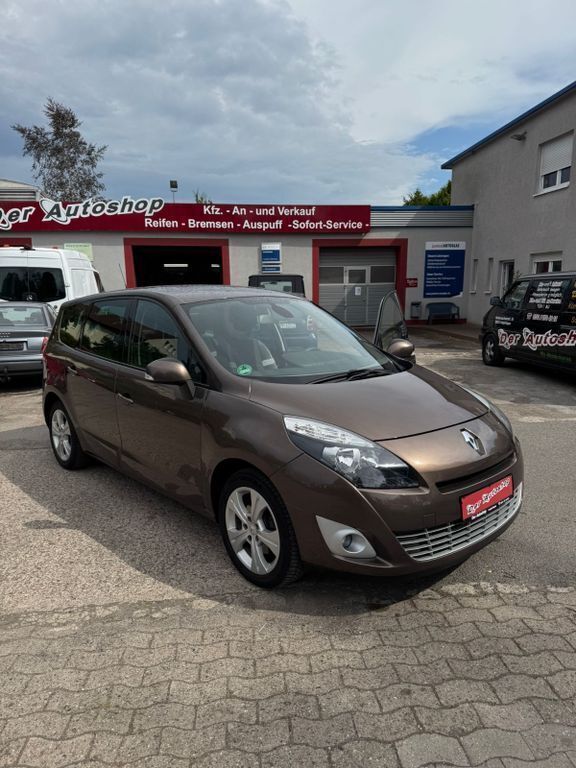 Braun Gebraucht 2011 Renault Scénic III Dynamique Van / Kleinbus | 4.950 € (Fairer Preis) - Bild 1/4