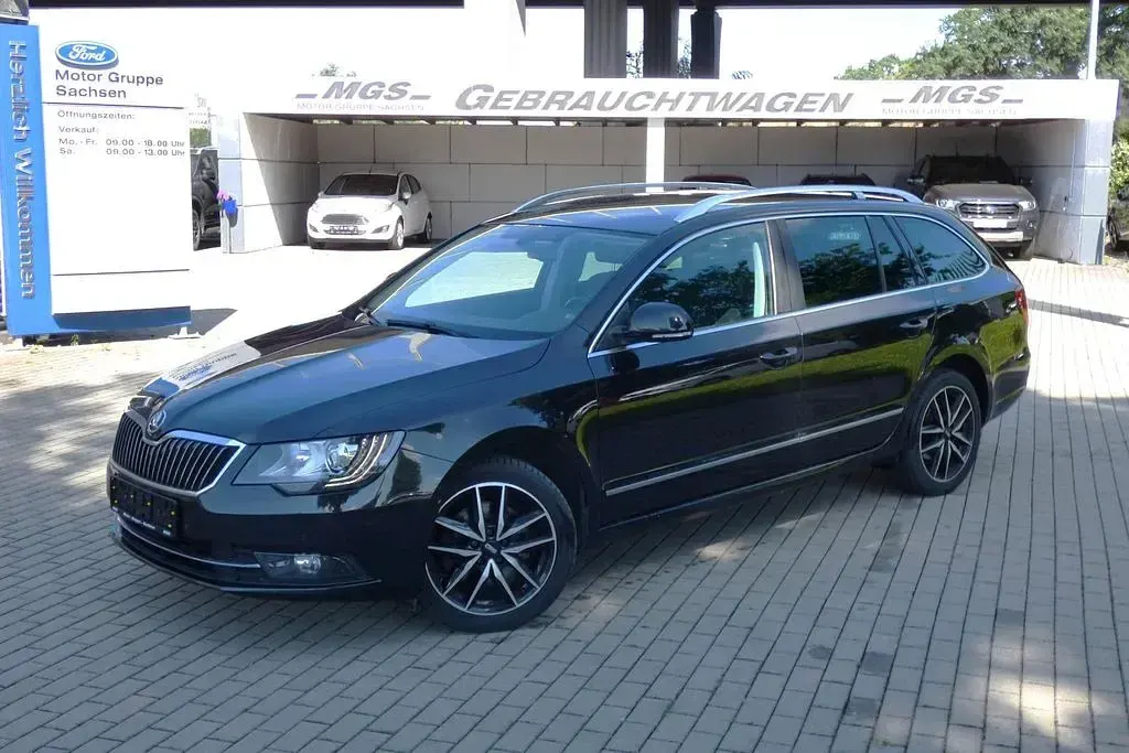 Gebraucht Skoda Superb Elegance 170 PS (125 kW) 2014 Schwarzmagic perleffekt Kombi