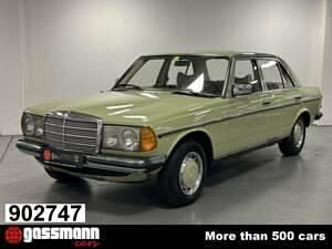Grün Gebraucht 1978 Mercedes 200 Limousine | 7.000 € - Bild 1/4