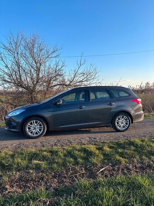 Usata Ford Focus 125 CV (91 kW) 2013 Grigio Station wagon
