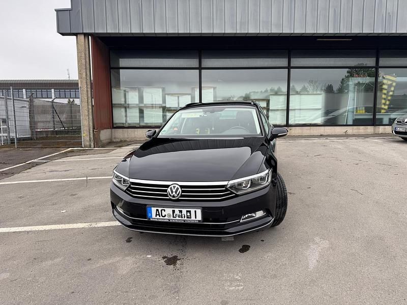 Schwarz Gebraucht 2019 VW Passat Trendline Limousine | 17.300 € (Superpreis) - Bild 1/4