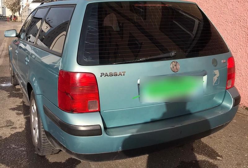 Gebraucht VW Passat 125 PS (91 kW) 2010 Blau Kombi