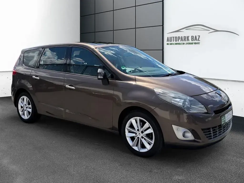 Gebraucht Renault Scénic III Luxe 140 PS (102 kW) 2010 Braun Van / Kleinbus