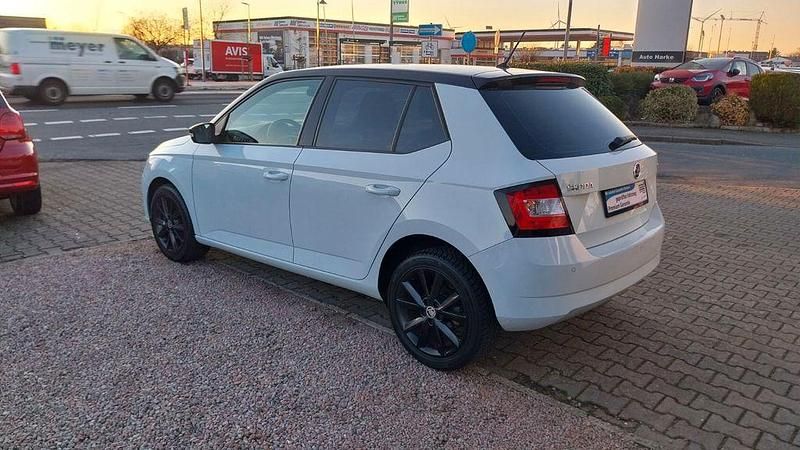 Gebraucht Skoda Fabia Ambition 90 PS (66 kW) 2015 Weiß Limousine