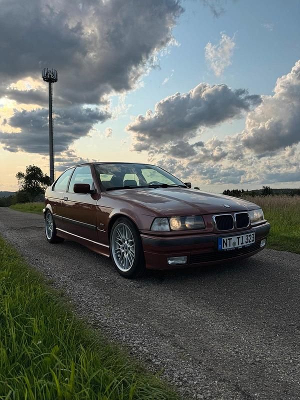 Rot Gebraucht 1998 BMW 323 Compact Kleinwagen | 4.500 € (Fairer Preis) - Bild 1/4