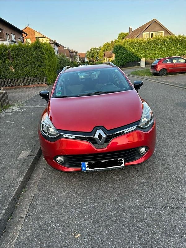 Rot Gebraucht 2015 Renault Clio IV Dynamique Limousine | 4.700 € (Guter Preis) - Bild 1/4