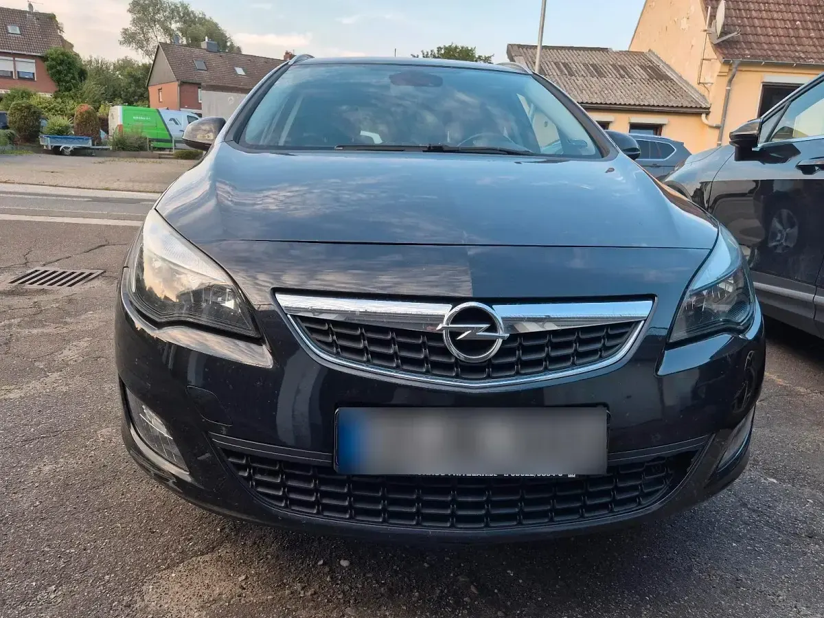Gebraucht Opel Astra 125 PS (91 kW) 2012 Schwarz Kombi