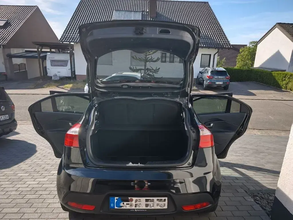 Gebraucht Kia Rio DREAM-TEAM Edition 86 PS (63 kW) 2015 Schwarz Limousine