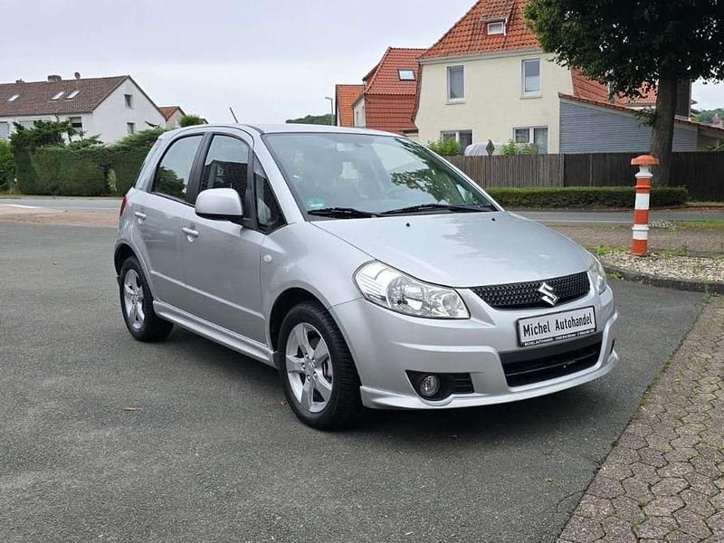Silber Gebraucht 2010 Suzuki SX4 Club SUV | 4.990 € (Fairer Preis) - Bild 1/3