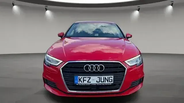 Gebraucht Audi A3 Ambiente 150 PS (110 kW) 2017 Rot Limousine