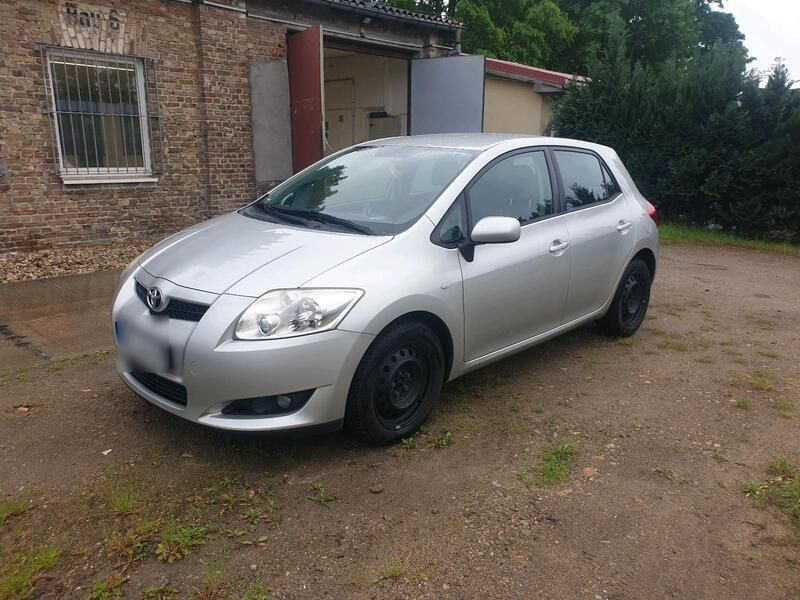 Silber Gebraucht 2009 Toyota Auris Kleinwagen | 4.399 € (Fairer Preis) - Bild 1/4
