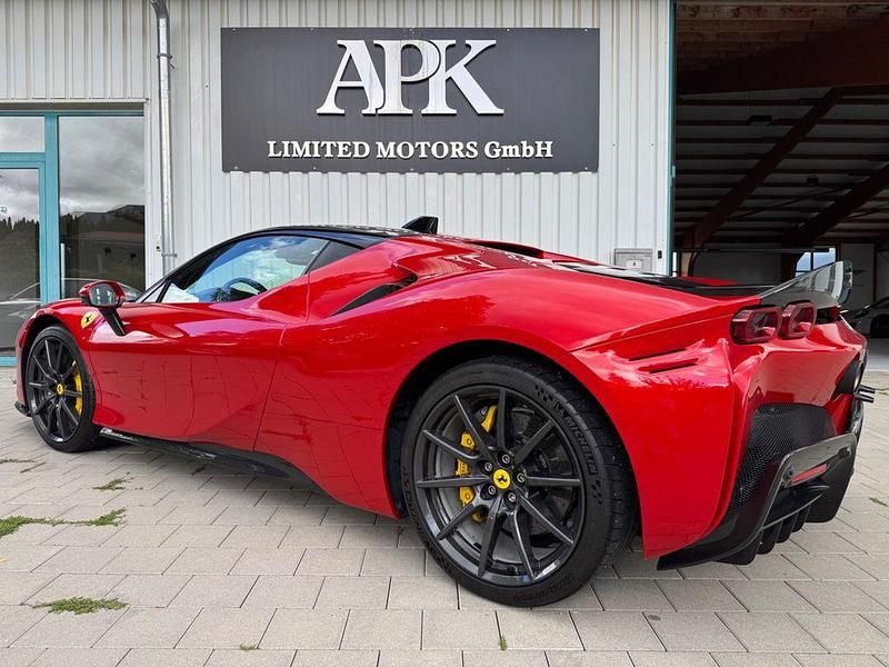 Gebraucht Ferrari SF90 2022 Rot