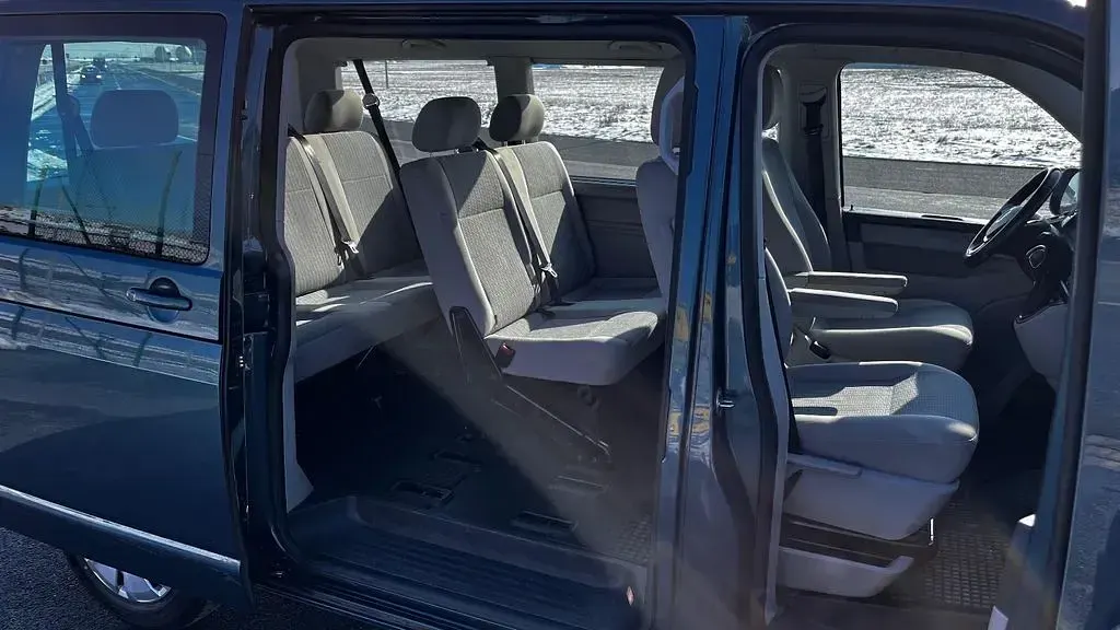 Używany VW Caravelle 150 KM (110 kW) 2016 Zielony Van