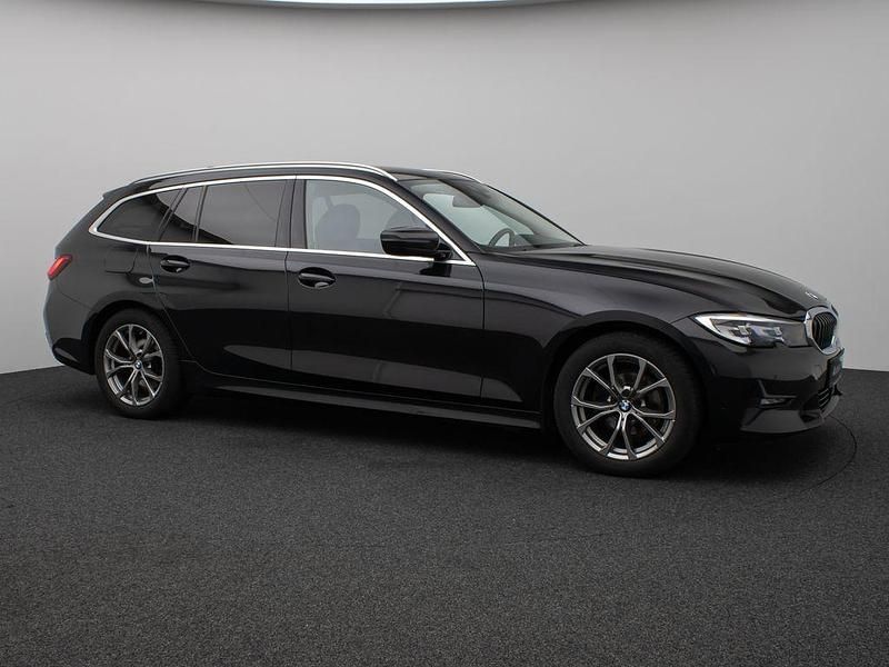 Gebraucht BMW 320 Sport Line 190 PS (139 kW) 2021 Saphirschwarz metallic 47schwarz Limousine