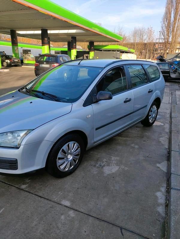 Gebraucht Ford Focus 105 PS (77 kW) 2005 Grau Kombi