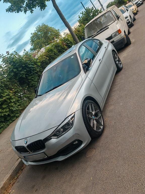 Silber Gebraucht 2016 BMW 320 Efficient Dynamics Limousine | 13.499 € (Superpreis) - Bild 1/4