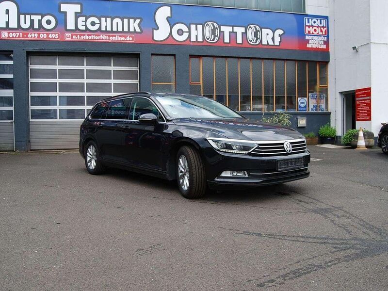 Deep black perleffekt Gebraucht 2016 VW Passat Comfortline Kombi | 11.489 € (Fairer Preis) - Bild 1/4