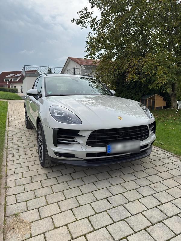 Grau Gebraucht 2019 Porsche Cayenne SUV | 59.000 € - Bild 1/4