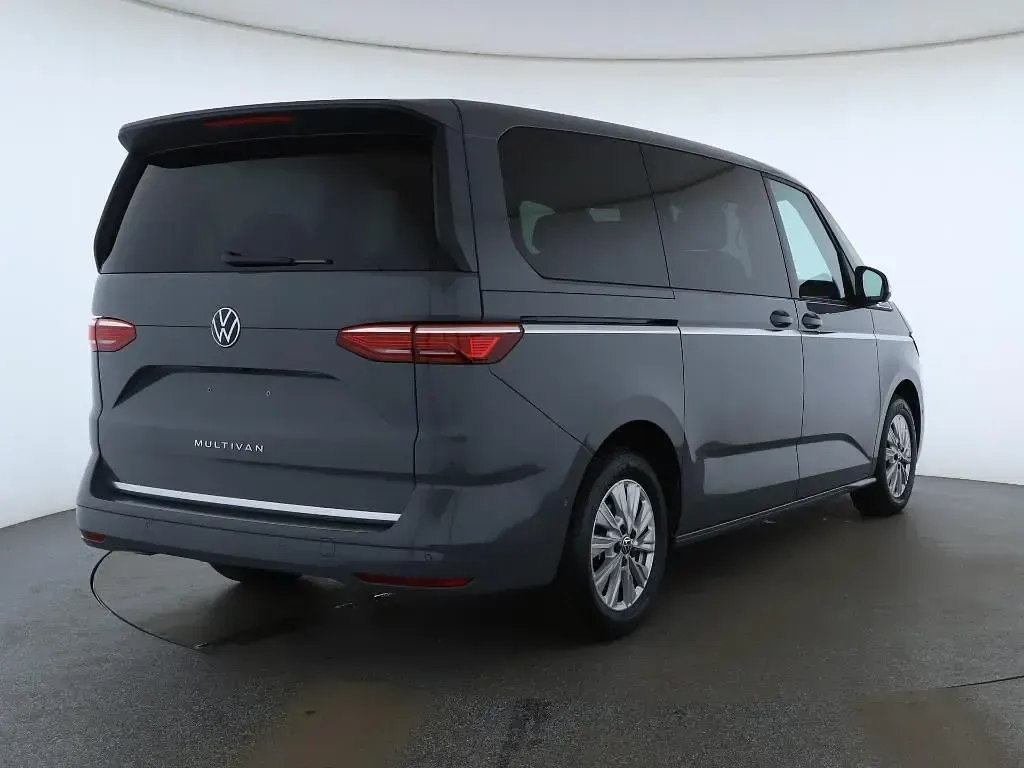 Gebraucht VW Multivan Style 204 PS (150 kW) 2024 Grau Van / Kleinbus